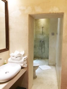 bathroom-example-riad-maialou_source-nosade