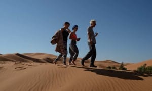 Yoga hiking in the desert_Source NOSADE